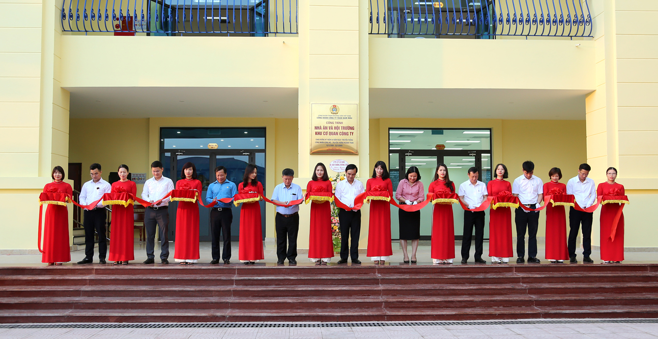 Than Nam Mẫu gắn biển công trình chào mừng năm, ngày Truyền thống công nhân vùng mỏ-Truyền thống ngà (1)